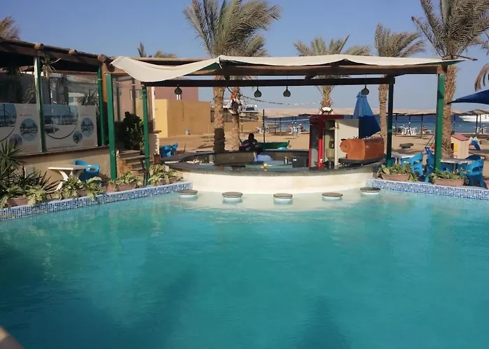 Apartment Rare New Marina Hotspot With Fast Free Wifi, Balcony & Pool