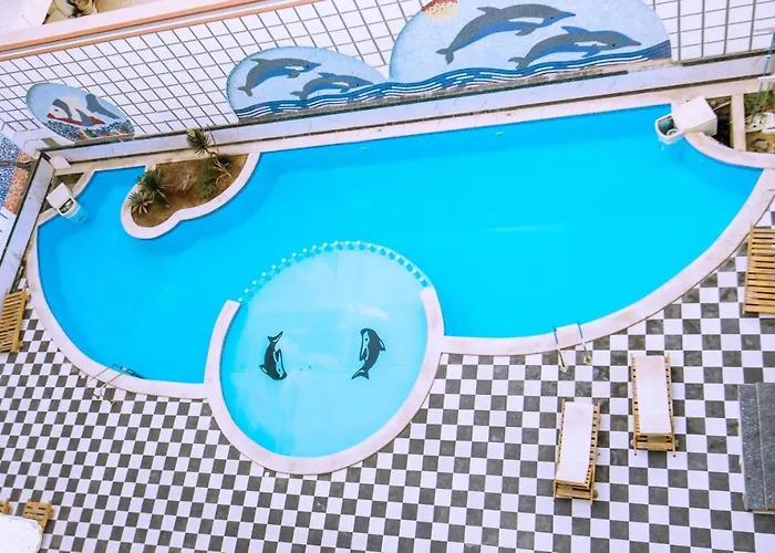 Rare New Marina Hotspot With Fast Free Wifi, Balcony & Pool Apartment