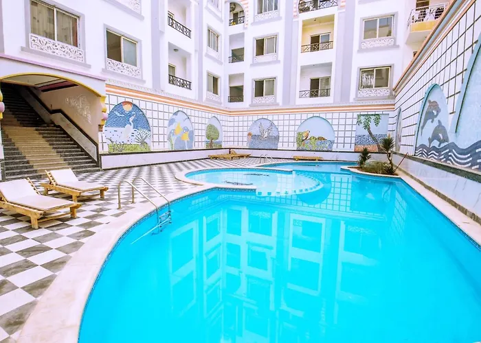 Rare New Marina Hotspot With Fast Free Wifi, Balcony & Pool *