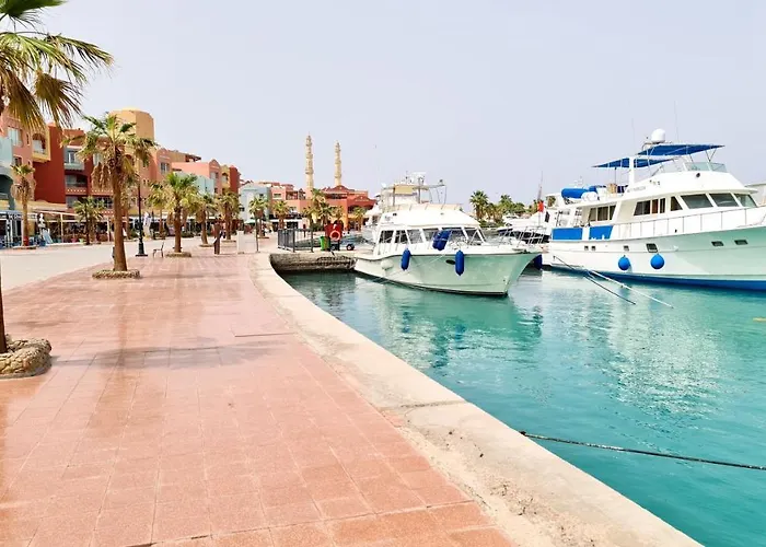 Apartment Rare New Marina Hotspot With Fast Free Wifi, Balcony & Pool Hurghada