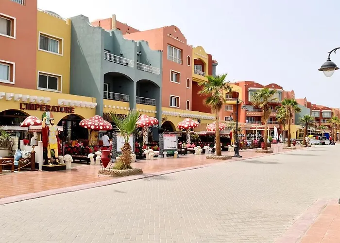Rare New Marina Hotspot With Fast Free Wifi, Balcony & Pool *