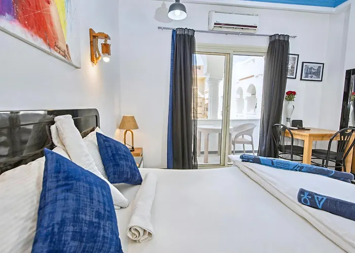 Rare New Marina Hotspot With Fast Free Wifi, Balcony & Pool