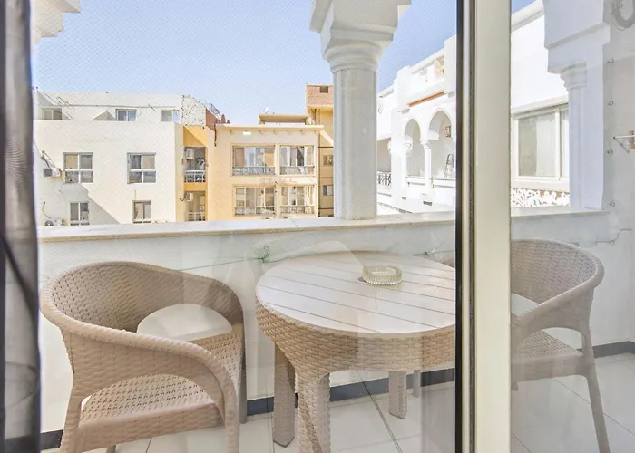 Apartment Rare New Marina Hotspot With Fast Free Wifi, Balcony & Pool