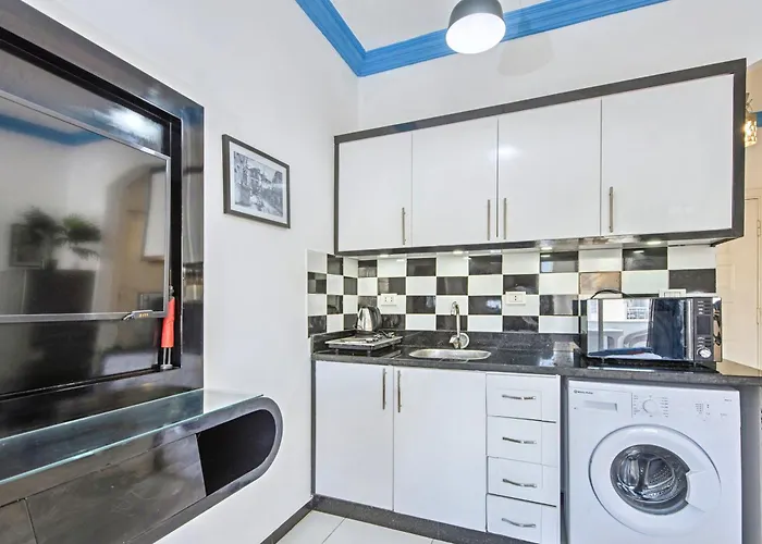 Apartment Rare New Marina Hotspot With Fast Free Wifi, Balcony & Pool